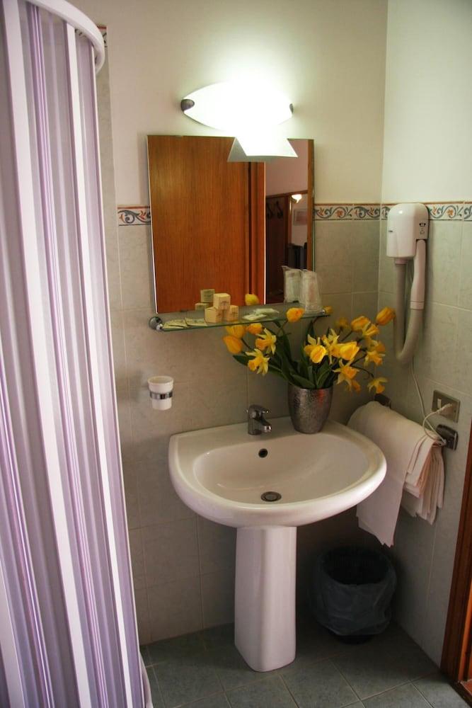 Hotel Los Angeles Assisi Bagian luar foto