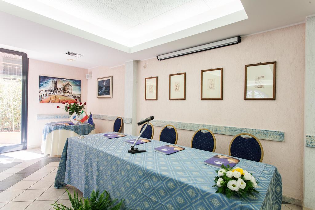 Hotel Los Angeles Assisi Bagian luar foto