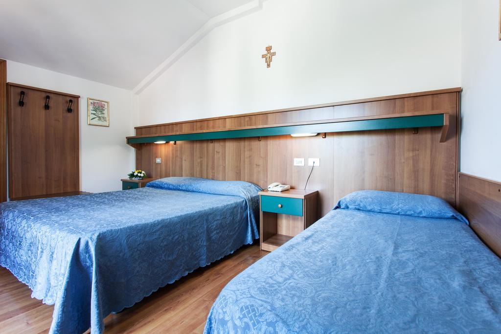 Hotel Los Angeles Assisi Bagian luar foto